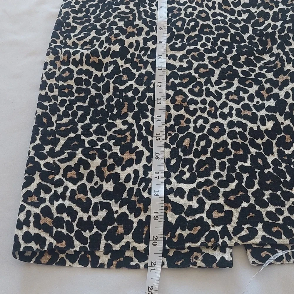 J. Crew Leopard Print Mini Skirt — Black, White & Tan.Bild leopard Print .